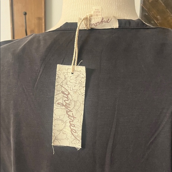 Mystree Charcoal V-Neck Short Sleeve Top - Picture 2 of 2